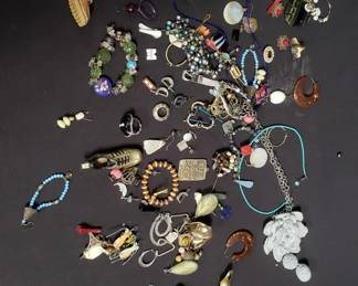 Lot # : 154 - Group of costume jewelry