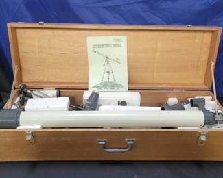 Lot # : 304 - Vintage Mayflower telescope w/case