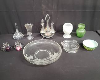 Lot # : 341 - Group of vintage assorted glass items