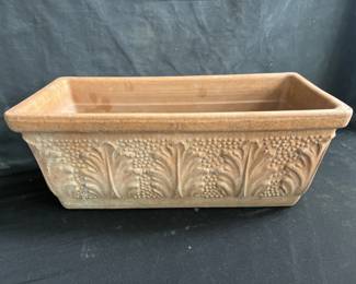 Lot # : 32 - Terracotta decorative planter