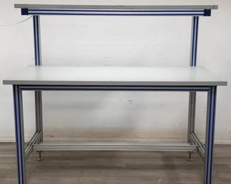 Lot # : 43 - Electrified lab desk