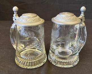 Lot # : 319z - Pair of vintage etched glass beer steins