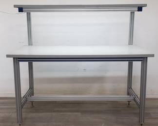 Lot # : 44 - Electrified lab desk