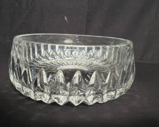 Lot # : 120 - Cut glass bowl