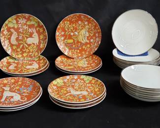 Lot # : 311 - Group of 12 Fleishman Tapestry plates by Seymour
