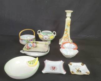 Lot # : 327 - Group of porcelain items