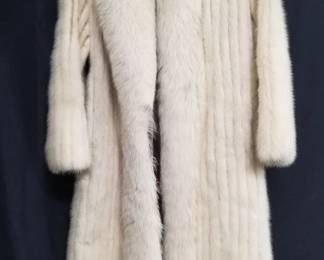 Lot # : 362 - Jack Fenster Furs (Beverly Hills) coat