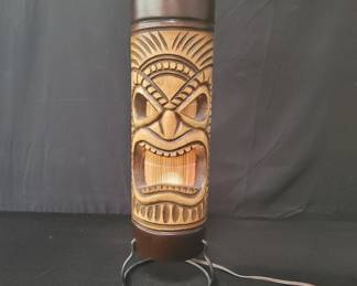 Lot # : 121 - Carved wood Tiki-style lamp