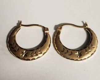 Lot # : 21 - 10k gold etched earrings