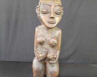 Lot # : 123 - Vintage African carved wood statue