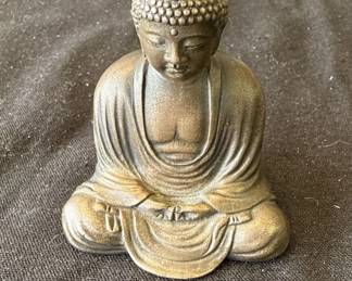 Lot # : 258z - Vintage small bronze Buddha statue