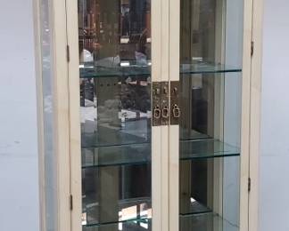Lot # : 46 - Henredon mirrored-back display cabinet