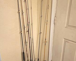 Lot # : 342d - 7 fishing rods & 2 reels