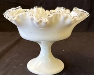 Lot # : 274z - Vintage Fenton milk glass candy dish