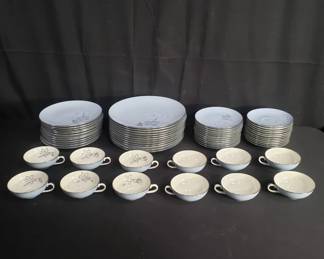 Lot # : 328 - Franciscan fine china Brentwood pattern