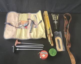 Lot # : 373 - Box of gun cleaning items