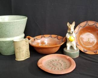 Lot # : 300 - Group of vintage pottery pieces