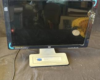 Lot # : 205z - HP W2408h monitor