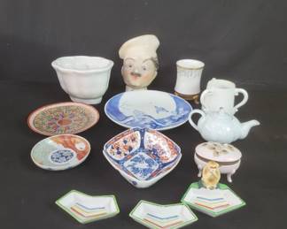 Lot # : 334 - Group of porcelain items