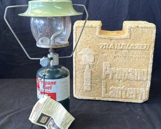 Lot # : 287z - Vintage USA Coleman propane lantern