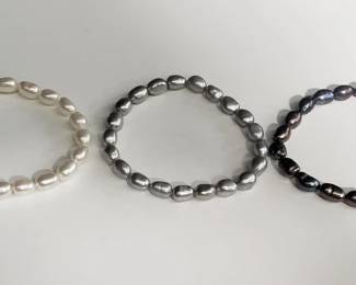 Lot # : 26 - Freshwater pearl stretch bracelet