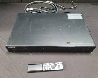 Lot # : 371 - DVD player with remote