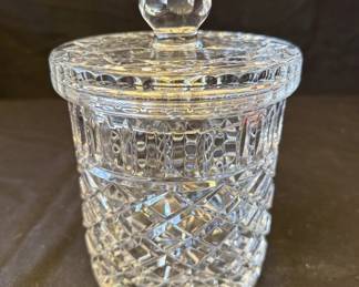 Lot # : 327z - Vintage crystal biscuit barrel