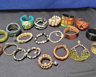 Lot # : 361 - Costume jewelry bracelets