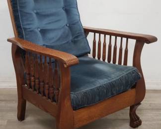 Lot # : 109 - Antique tiger oak Morris chair