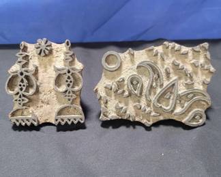 Lot # : 357 - 2 vintage hand carved wood fabric stamps, India