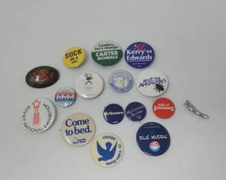 Lot # : 358 - Group of political buttons