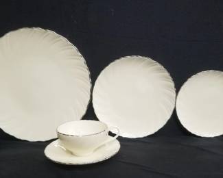 Lot # : 194 - 5-piece Lenox porcelain place setting