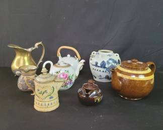 Lot # : 325 - Group of teapots, cream jugs