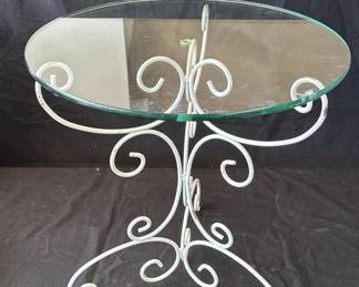 Lot # : 295z - Metal plant stand with glass top
