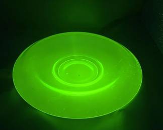 Lot # : 344z - Vintage green glow glass