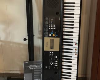 Yomaha Keyboard with stand