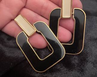 RETRO PIERCED EARRINGS  