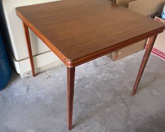 RETRO FOLDING TABLE 