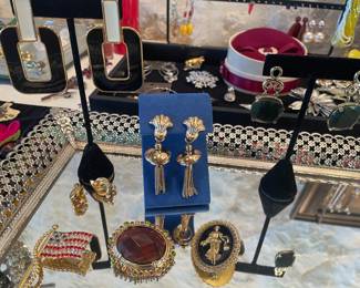 COOL COSTUME JEWELRY 