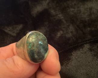 larger size ring -mens or ladies  but larger size 