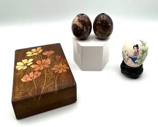 184 HandPaintedBoxChineseHandPaintedEgg2PolishedStoneEggs