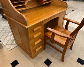 Roll top desk