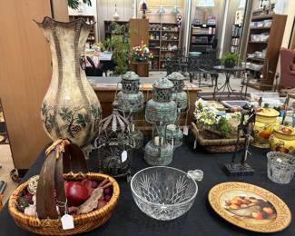 So much decor....