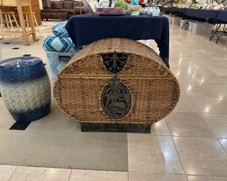 Wicker trunk