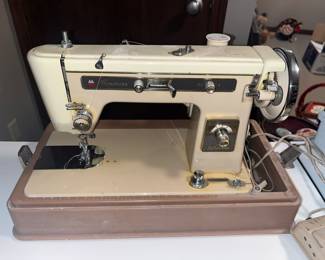  Vintage Montgomery wards signature sewing machine URR 280 Works