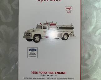 Hallmark 19 Ford fire engine