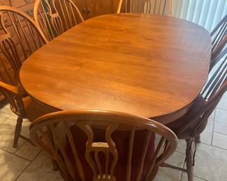 BeautifulTable with six chairs, two leaves, and table pads