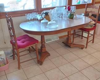 Round/oval table with two leaves 
Set of four chairs available 