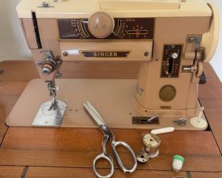 Singer vintage sewing machine 