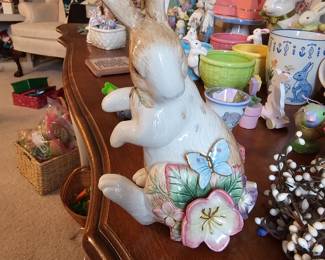 Lladro, Hummel-Goebel, Willow Tree, Beatrix Potter, Fitz and Floyd, David Winter, Jim Shore, Department 56 collectibles